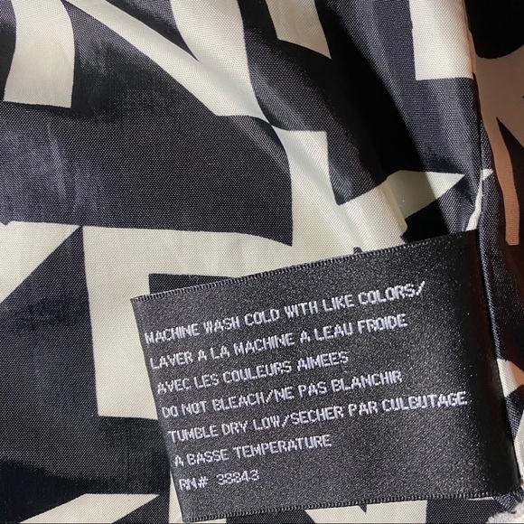 DKNY Insulated Black Winter Sporty Coat/Jacket - Picture 4 of 9